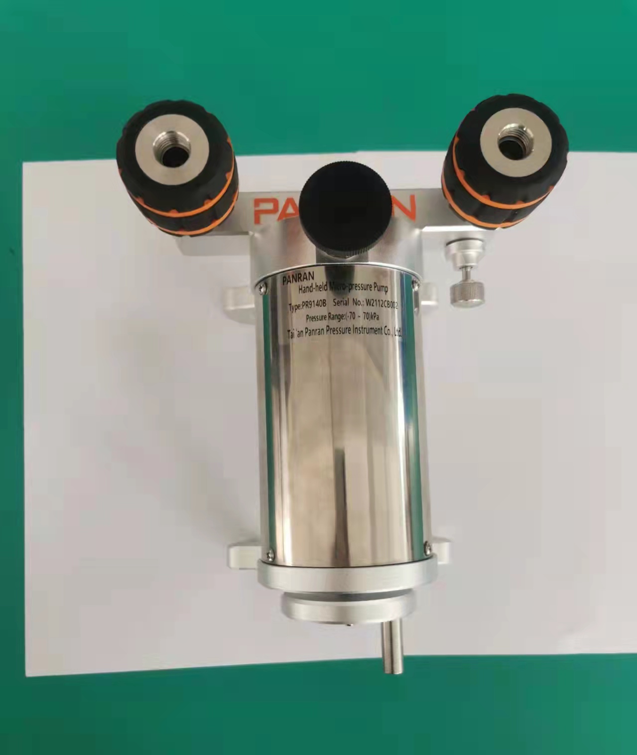 Lightweight portable pressure micro-manometer pump