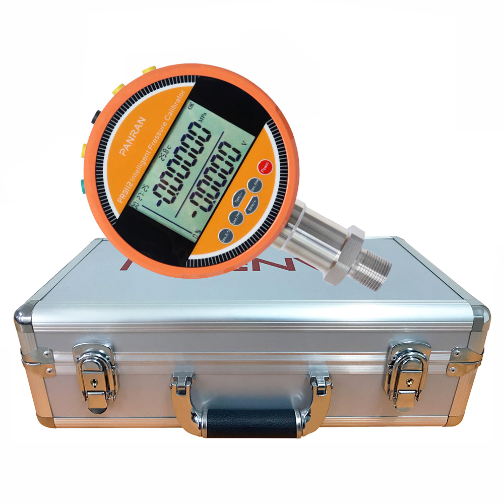 Portable Pressure Calibrator with Integrated DC24V Power Supply Output