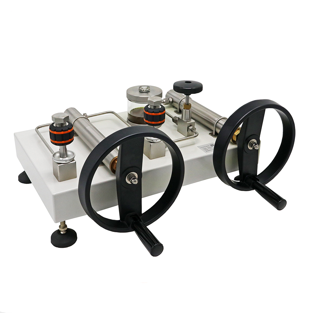 Engineered Oil Hydraulic Pump for Accurate Manual Calibration Tasks